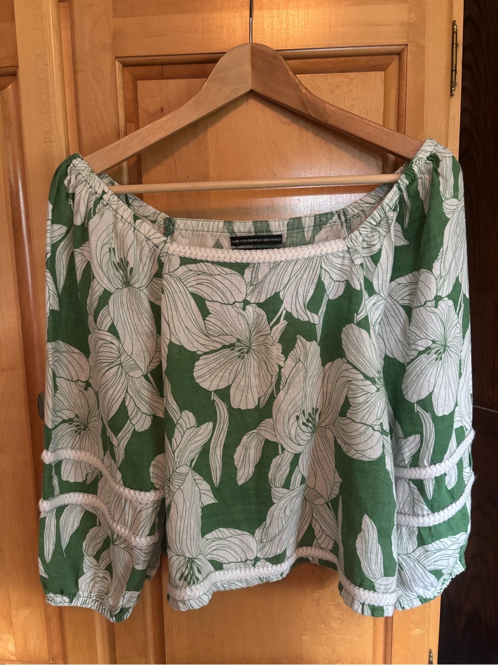 Tahari Green and White medium Linen Floral Off-Shoulder Top